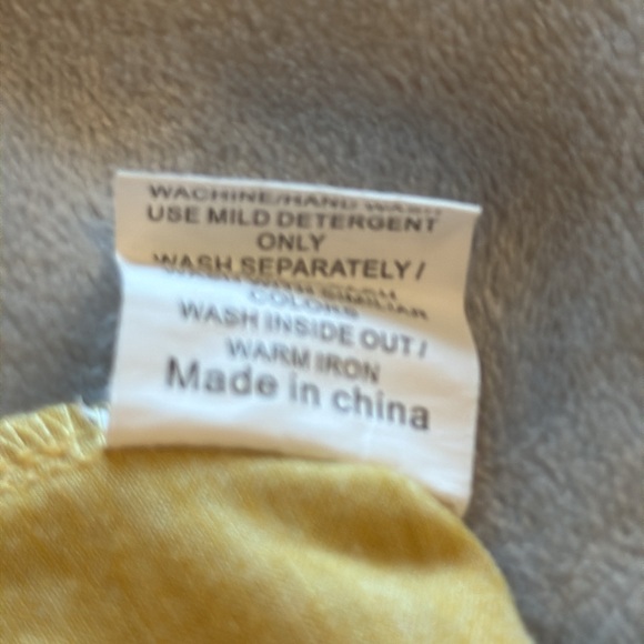 Woman’s Top - Picture 3 of 3